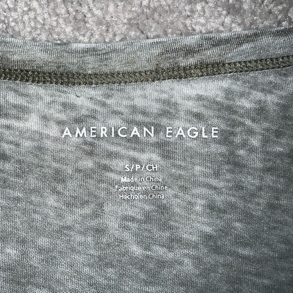 American Eagle Camo V-Neck T-Shirt - Picture 3 of 8